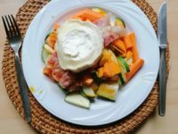 Rezept: Ziegenkäse an Süßkartoffeln, Karotten und Zucchini