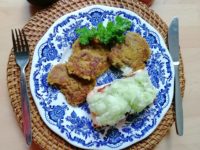 Rezept: Gemüsefrikadellen mit Lachs und Gurkendach